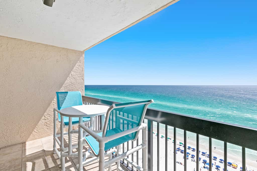 Beach-chic 18th floor condo w gulf-front views Indoor & outdoor pool on-site