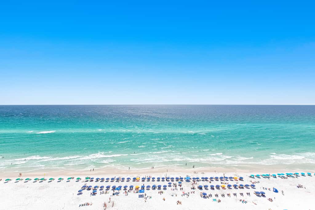 Beach-chic 18th floor condo w gulf-front views Indoor & outdoor pool on-site