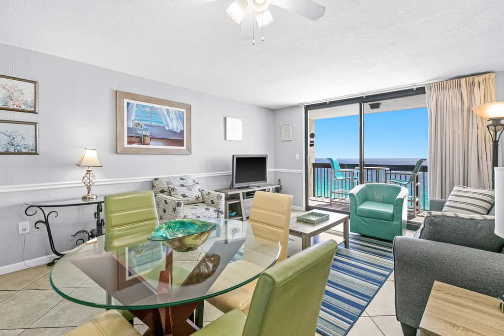 Beach-chic 18th floor condo w gulf-front views Indoor & outdoor pool on-site