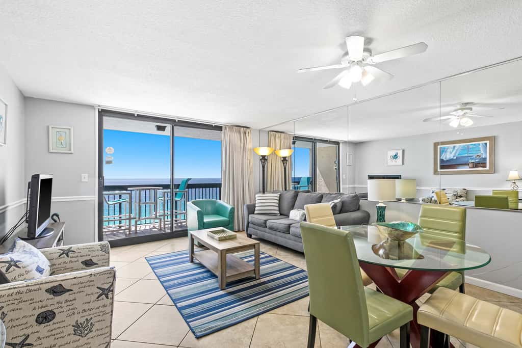 Beach-chic 18th floor condo w gulf-front views Indoor & outdoor pool on-site
