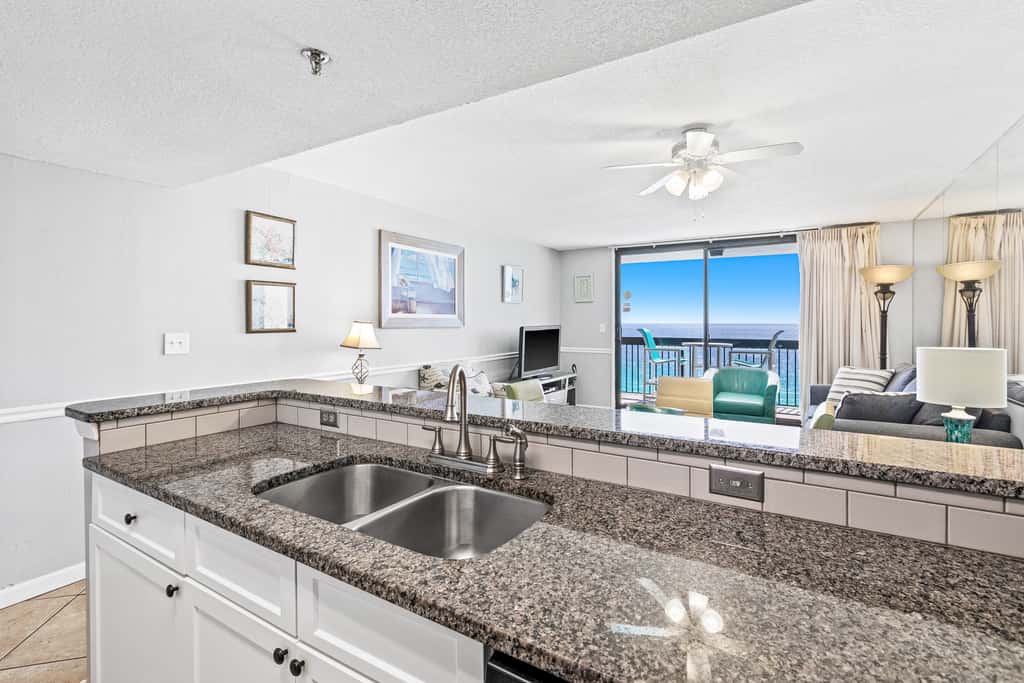 Beach-chic 18th floor condo w gulf-front views Indoor & outdoor pool on-site