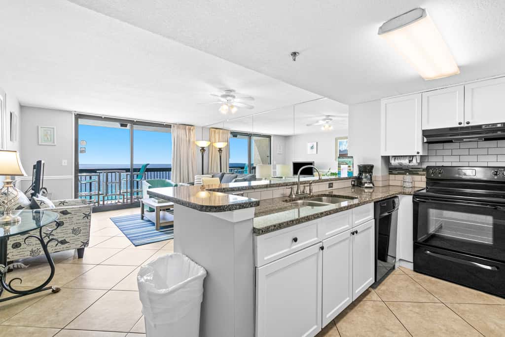 Beach-chic 18th floor condo w gulf-front views Indoor & outdoor pool on-site