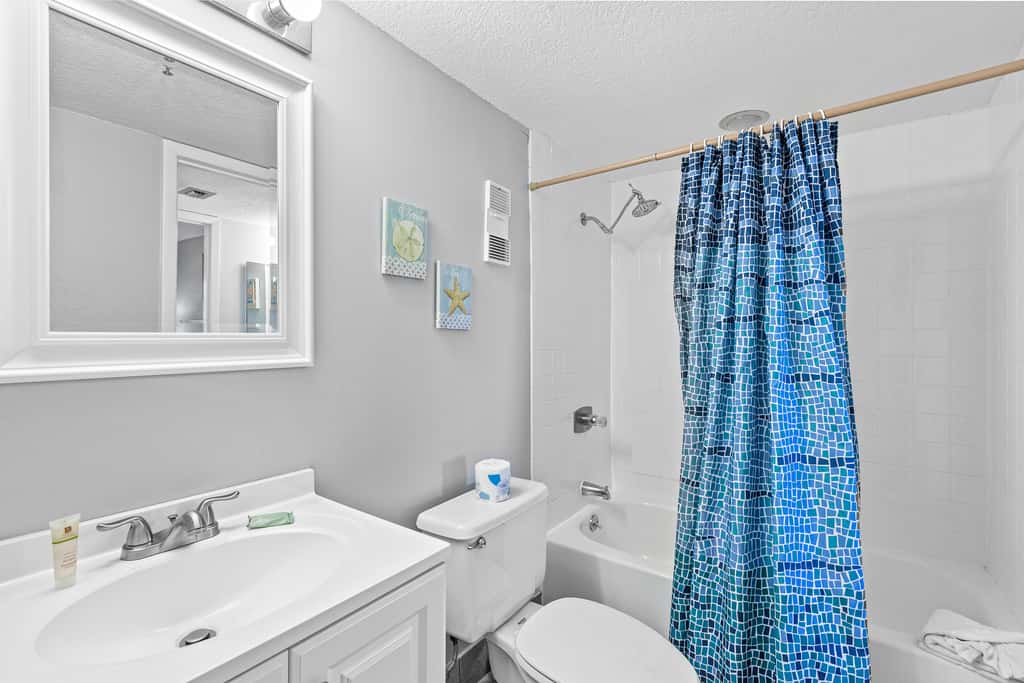 Beach-chic 18th floor condo w gulf-front views Indoor & outdoor pool on-site