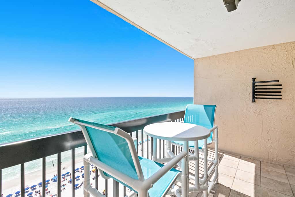Beach-chic 18th floor condo w gulf-front views Indoor & outdoor pool on-site