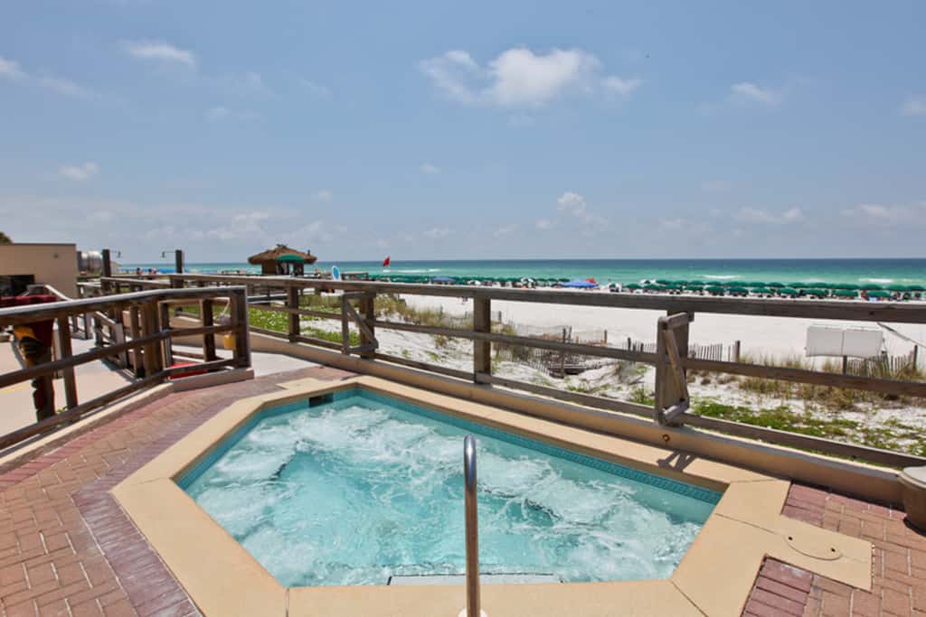 Beach-chic 18th floor condo w gulf-front views Indoor & outdoor pool on-site