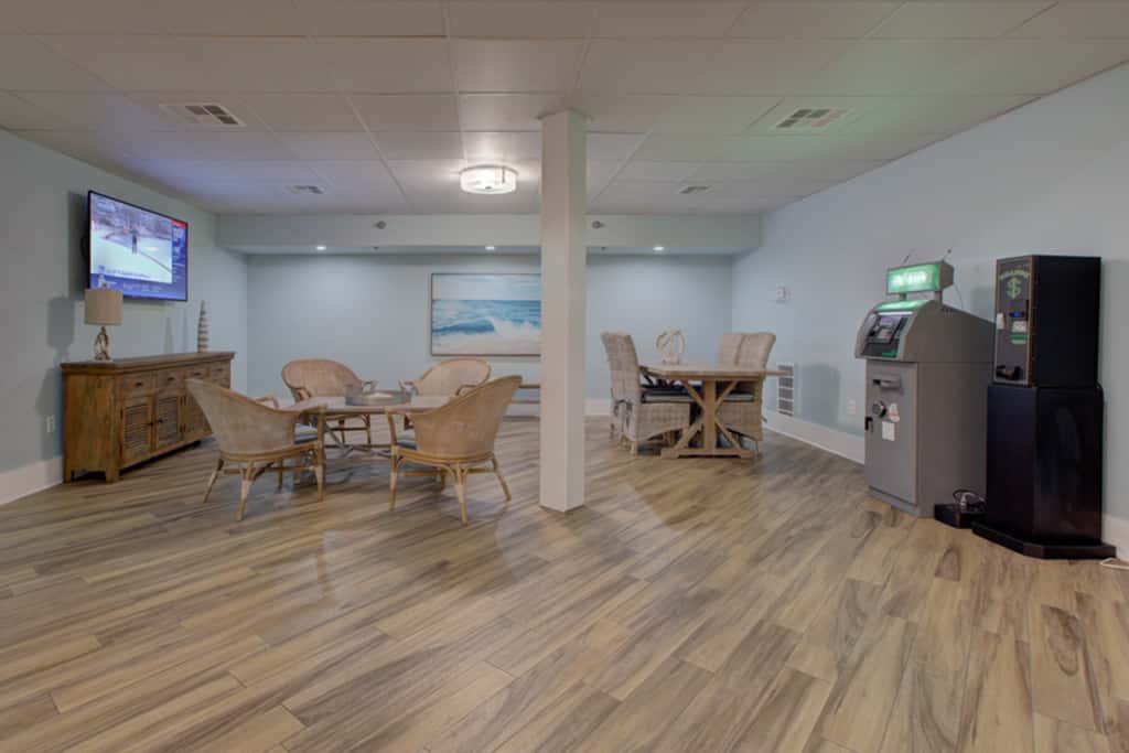 Beach-chic 18th floor condo w gulf-front views Indoor & outdoor pool on-site