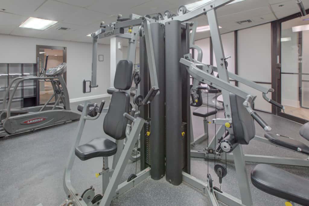 Beach-chic 18th floor condo w gulf-front views Indoor & outdoor pool on-site