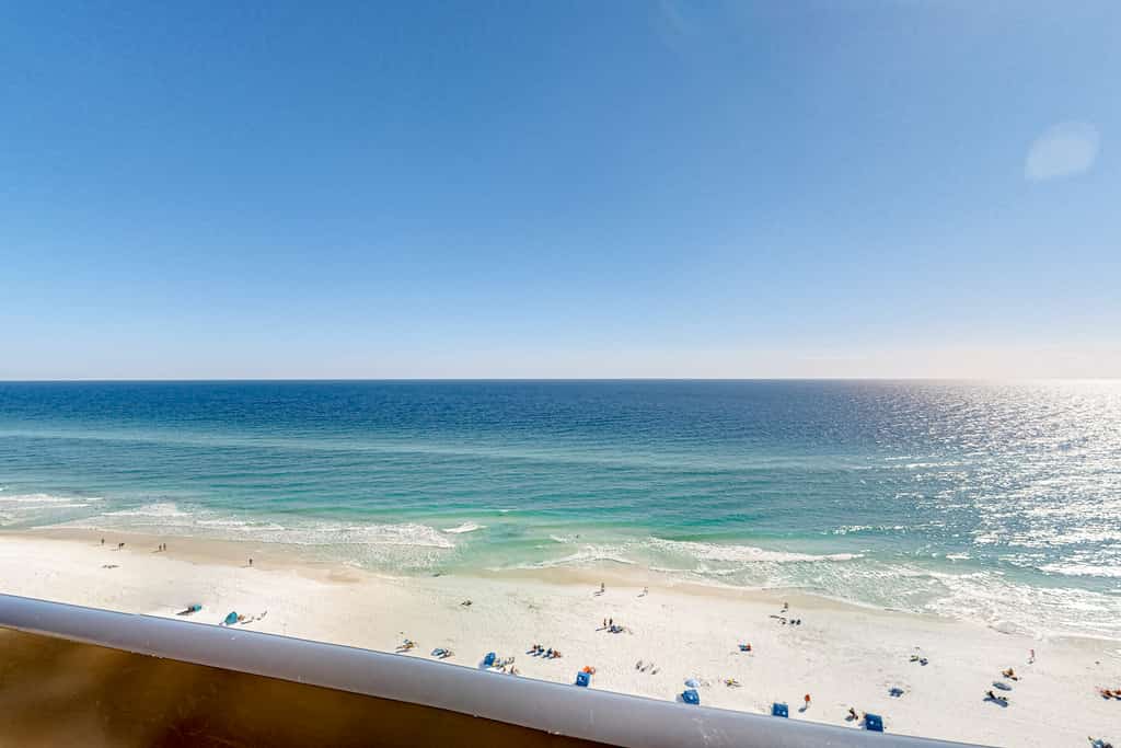 Spacious oceanfront condo with pool on-site, ocean view, WiFi & central AC