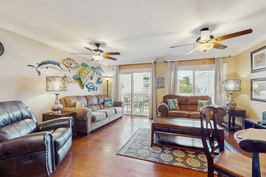 Central condo with five Pools, three hot tubs, beach access, & free golf access