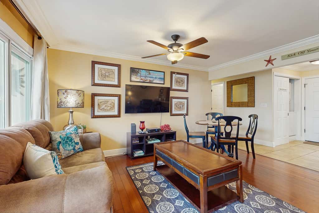 Central condo with five Pools, three hot tubs, beach access, & free golf access