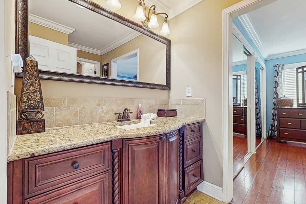 Central condo with five Pools, three hot tubs, beach access, & free golf access