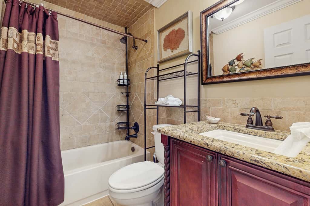 Central condo with five Pools, three hot tubs, beach access, & free golf access