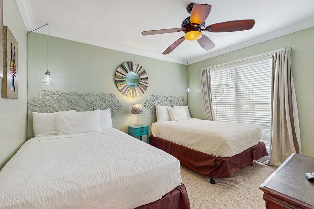 Central condo with five Pools, three hot tubs, beach access, & free golf access
