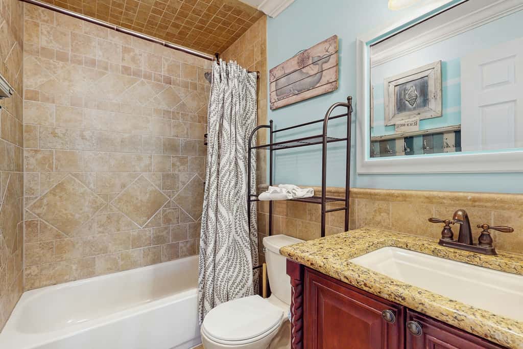 Central condo with five Pools, three hot tubs, beach access, & free golf access