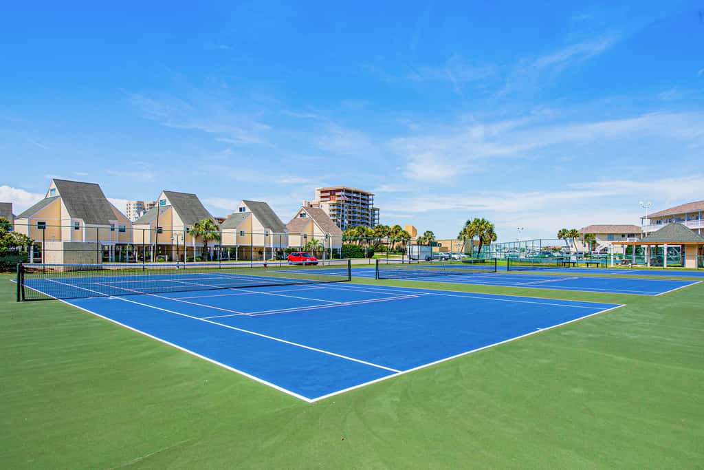 Central condo with five Pools, three hot tubs, beach access, & free golf access