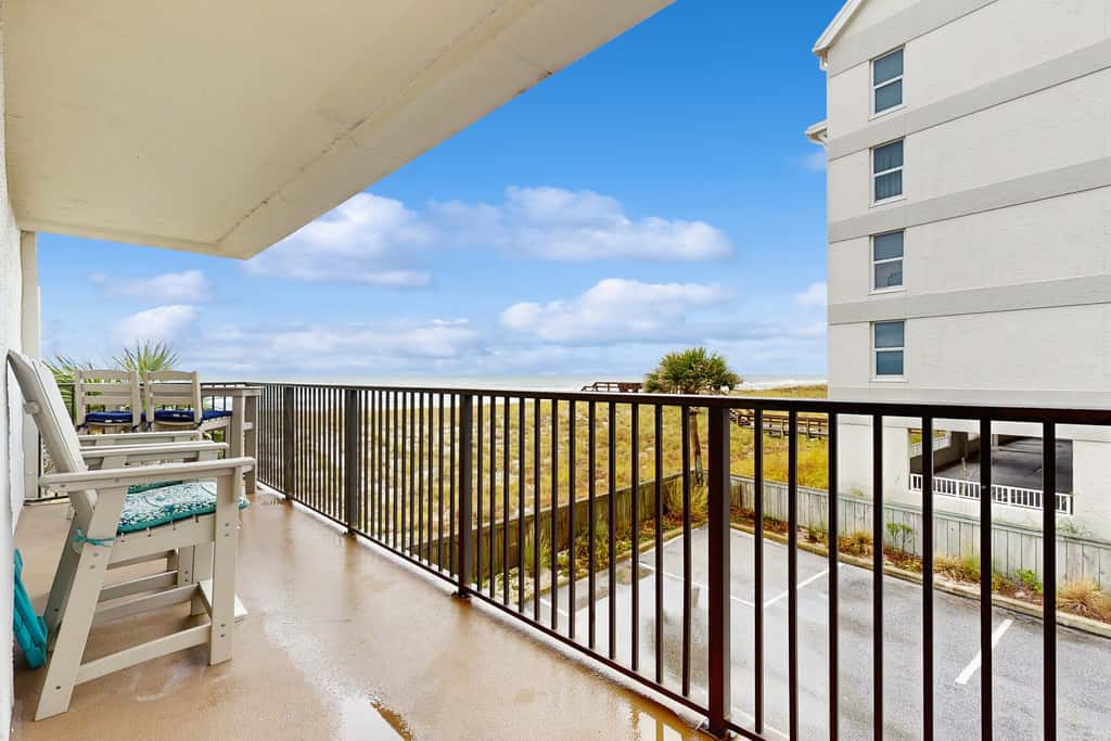Beachfront condo, shared pool, large balcony and beach access