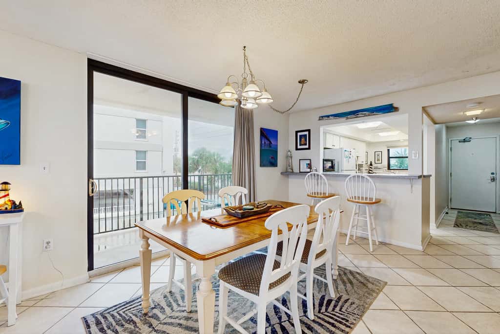 Beachfront condo, shared pool, large balcony and beach access