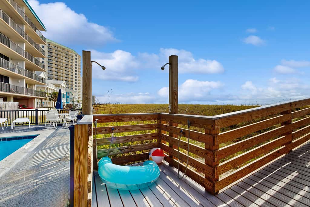 Beachfront condo, shared pool, large balcony and beach access