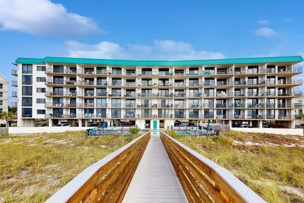 Beachfront condo, shared pool, large balcony and beach access