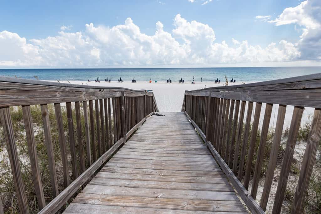 Beachfront condo, shared pool, large balcony and beach access