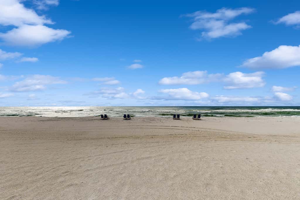 Beachfront condo, shared pool, large balcony and beach access