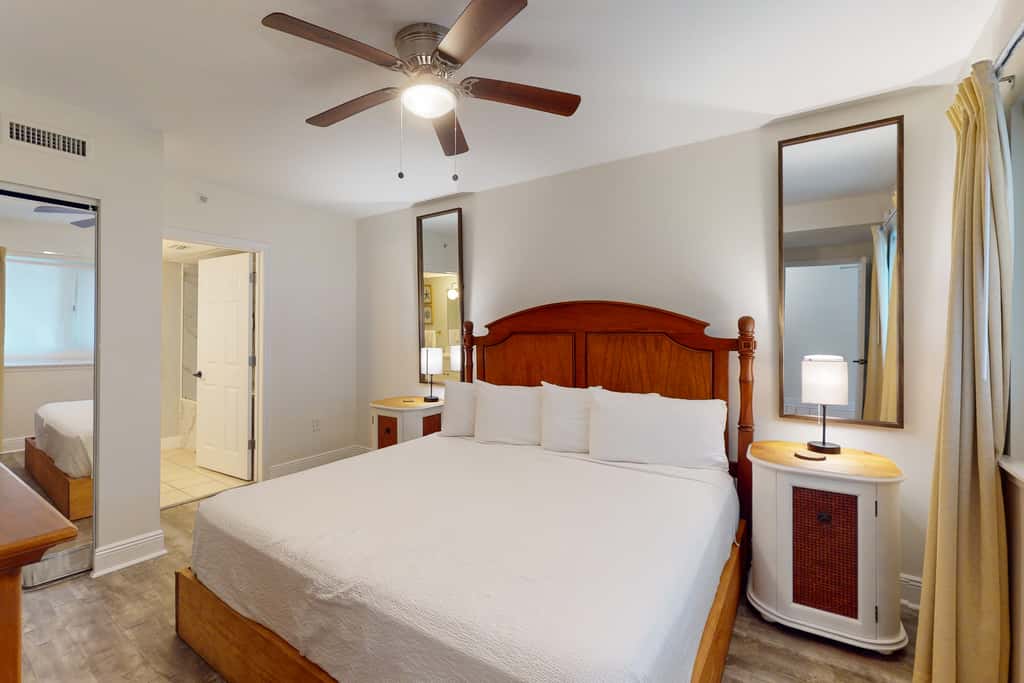 Beautiful condo with beach access, shared pool, WiFi, and panoramic views