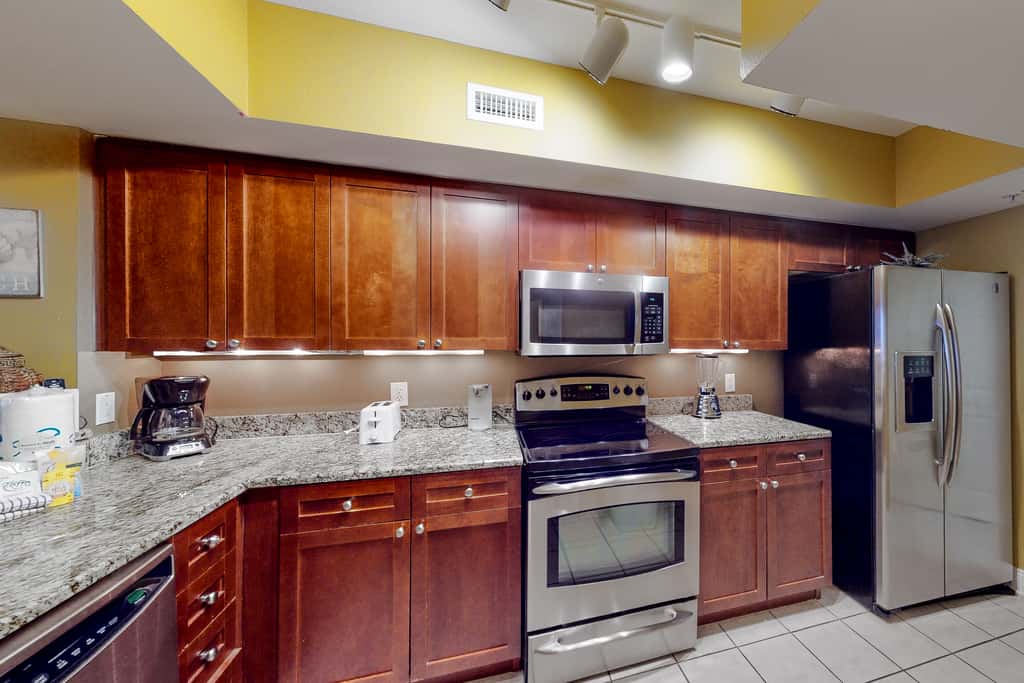 Beachfront resort condo with gulf views, pools,splash pad, hot tub, & gym