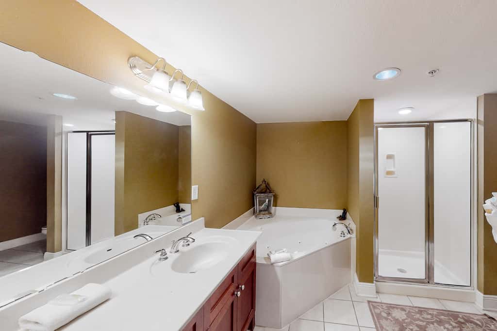 Beachfront resort condo with gulf views, pools,splash pad, hot tub, & gym