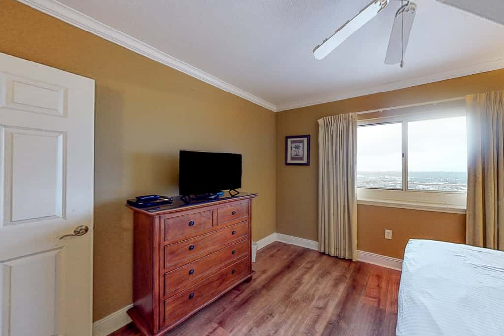 Beachfront resort condo with gulf views, pools,splash pad, hot tub, & gym