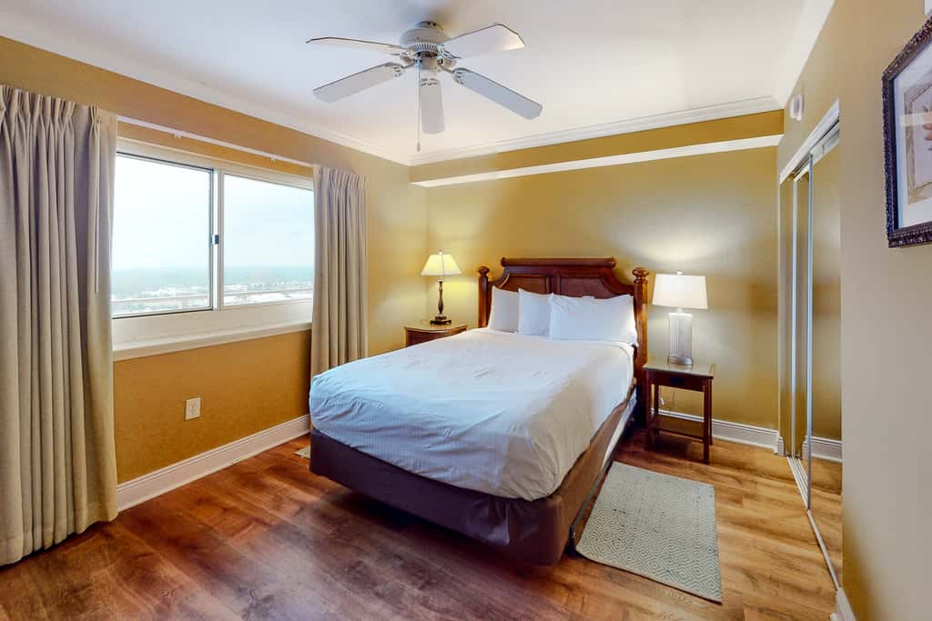 Beachfront resort condo with gulf views, pools,splash pad, hot tub, & gym