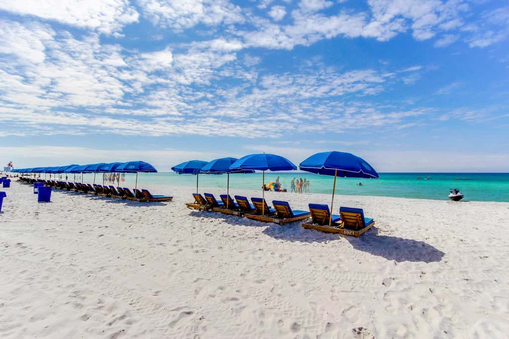 Beachfront resort condo with gulf views, pools,splash pad, hot tub, & gym