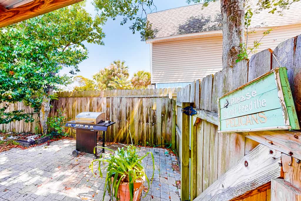 Happy Pelican Cottage