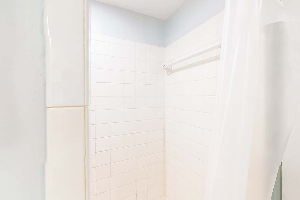 Beachfront condo in gated resort with pools, lake access, fast WiFi & patio