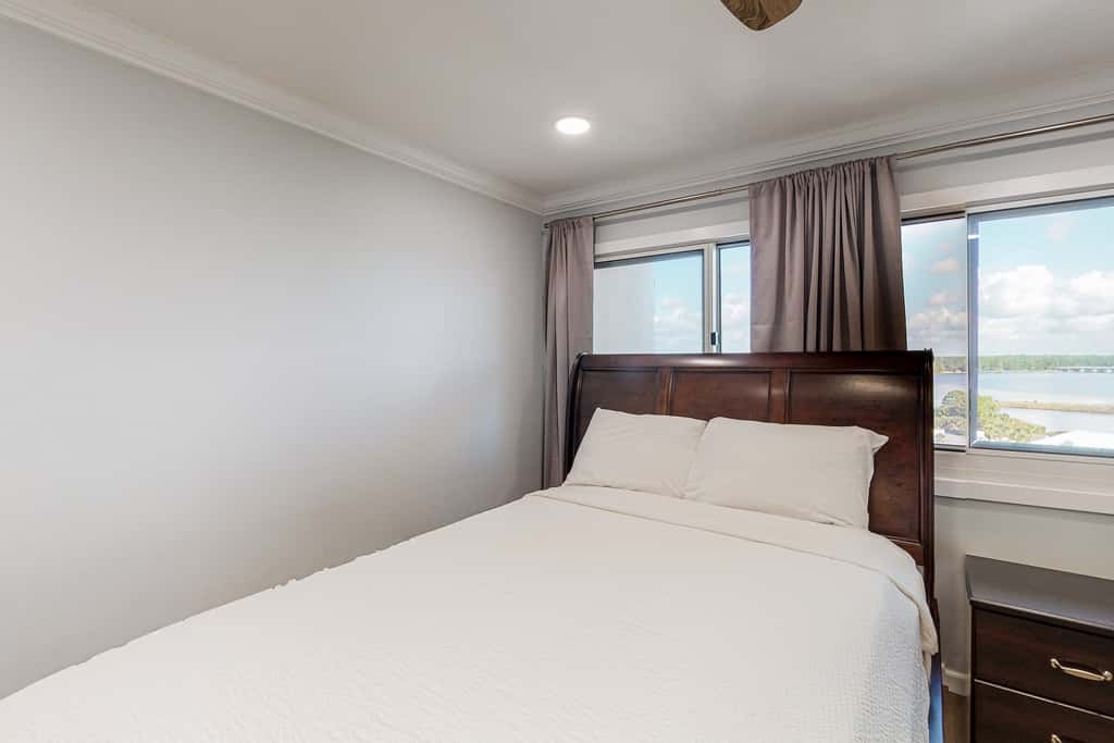 Beachfront condo in gated resort with pools, lake access, fast WiFi & patio