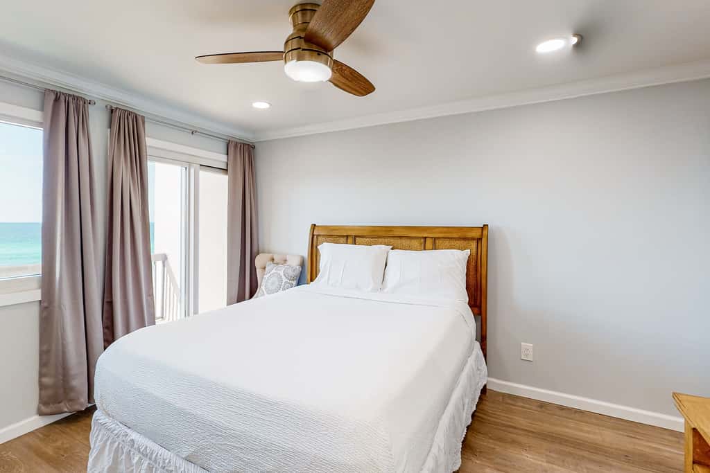 Beachfront condo in gated resort with pools, lake access, fast WiFi & patio