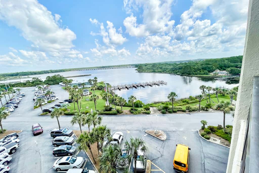 Beachfront condo in gated resort with pools, lake access, fast WiFi & patio