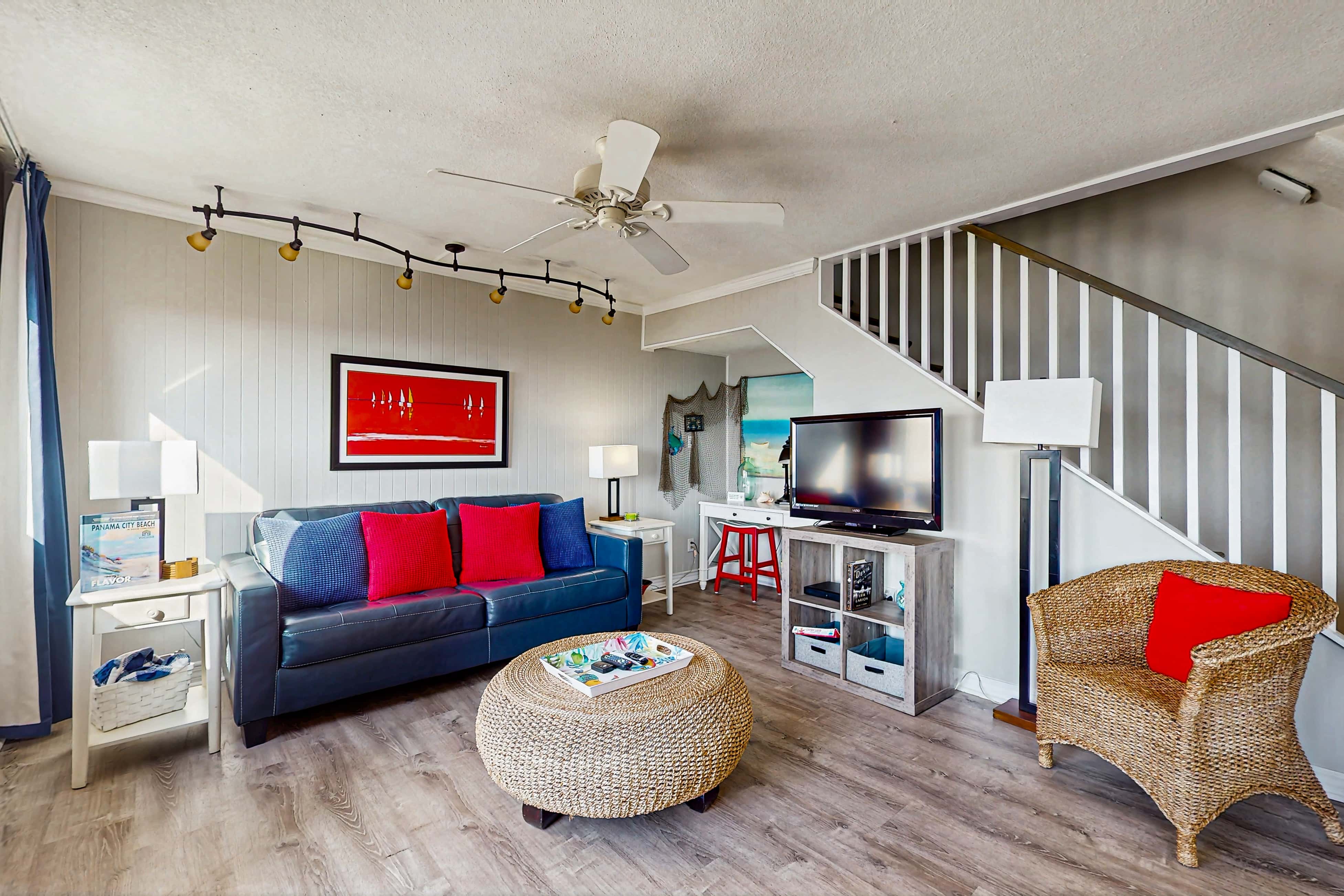 Gorgeous beachfront condo, shared pool and beach access