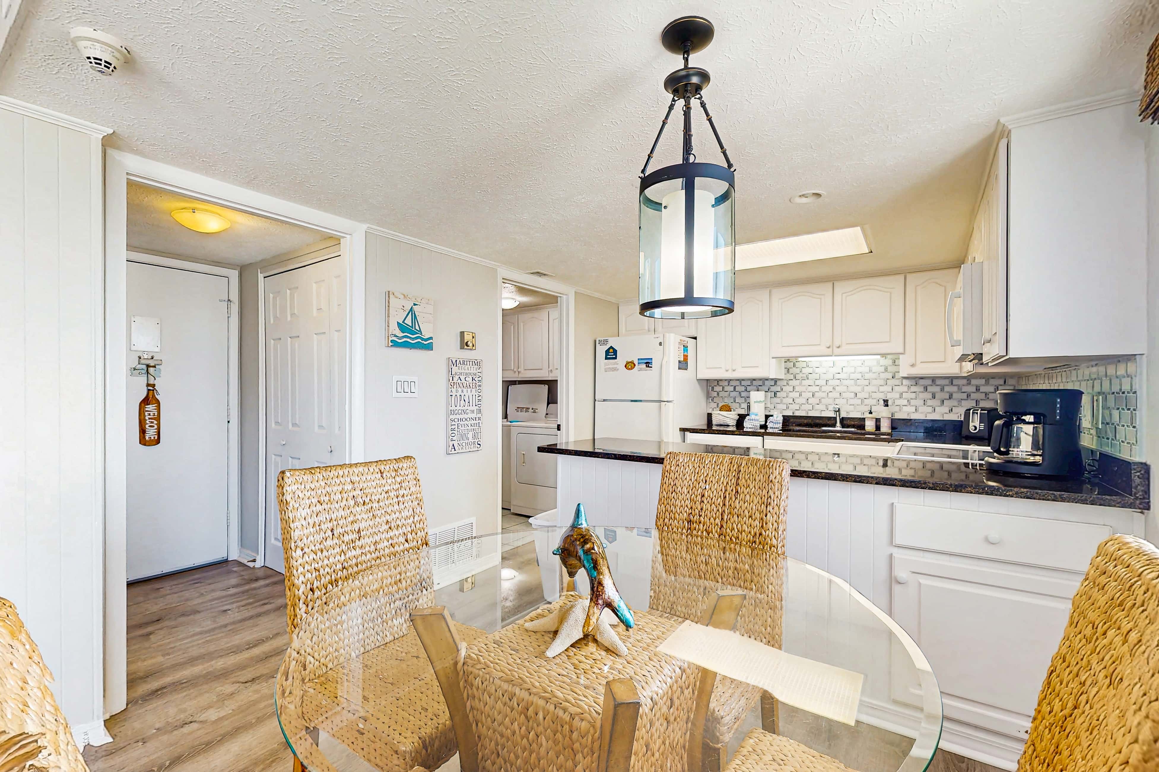 Gorgeous beachfront condo, shared pool and beach access