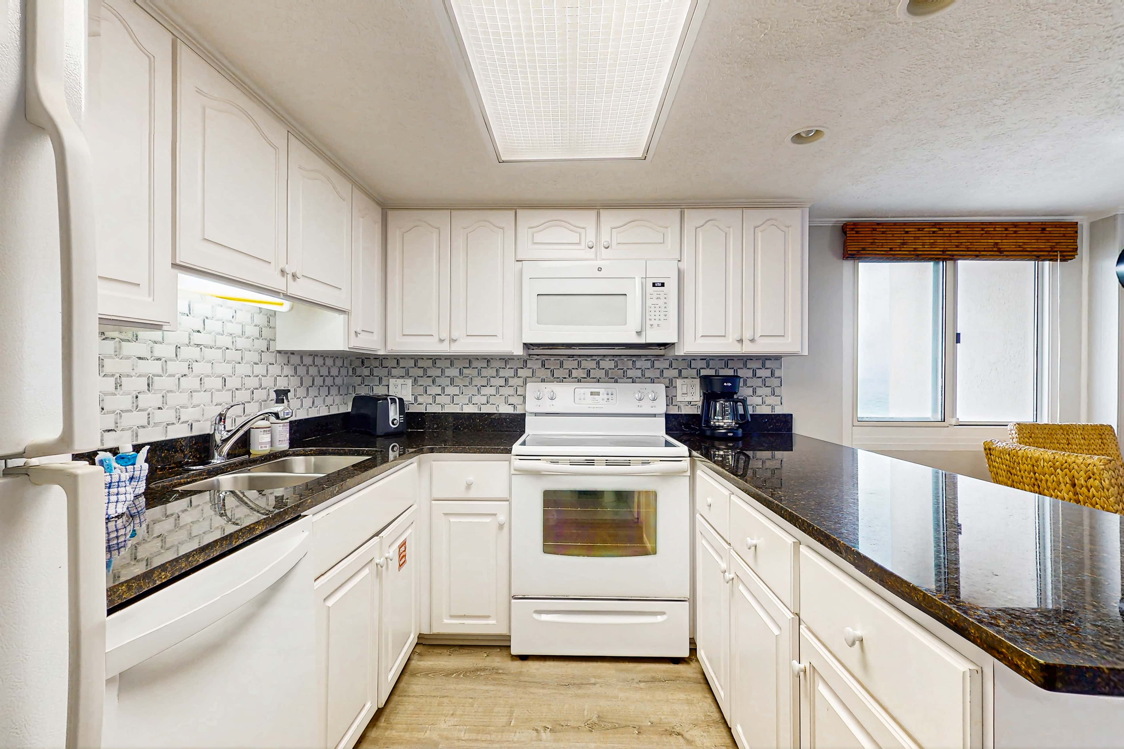 Gorgeous beachfront condo, shared pool and beach access