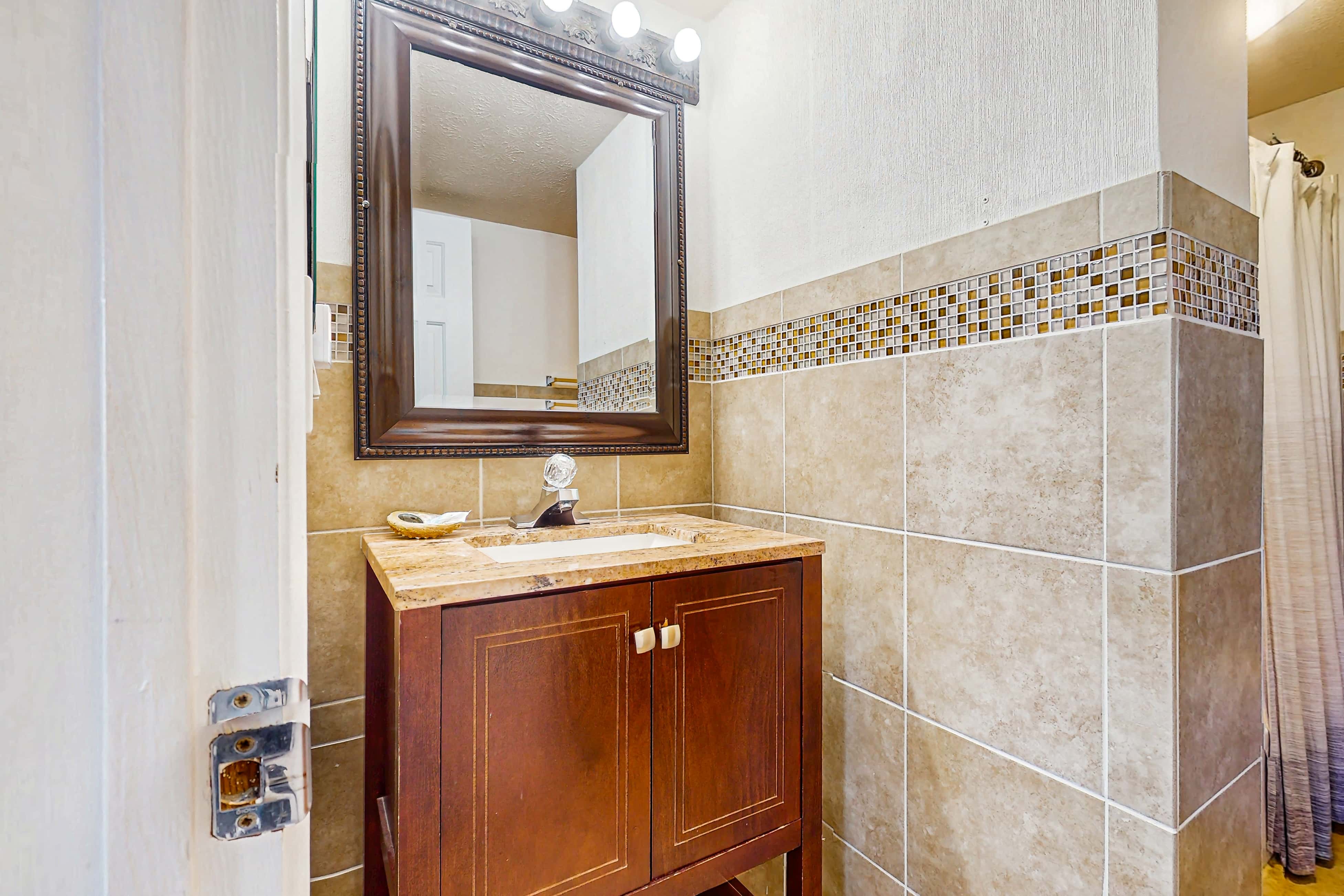 Gorgeous beachfront condo, shared pool and beach access