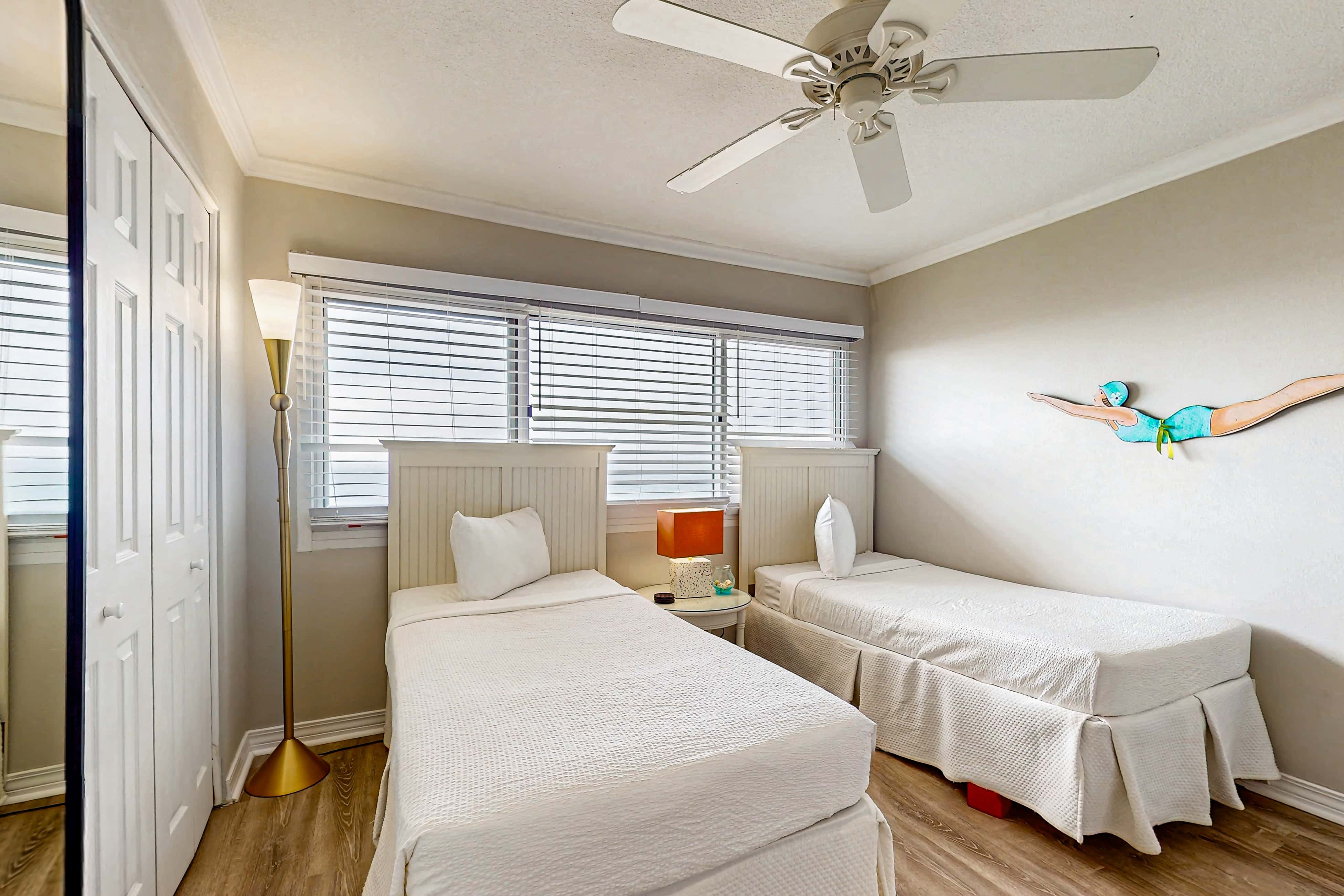 Gorgeous beachfront condo, shared pool and beach access