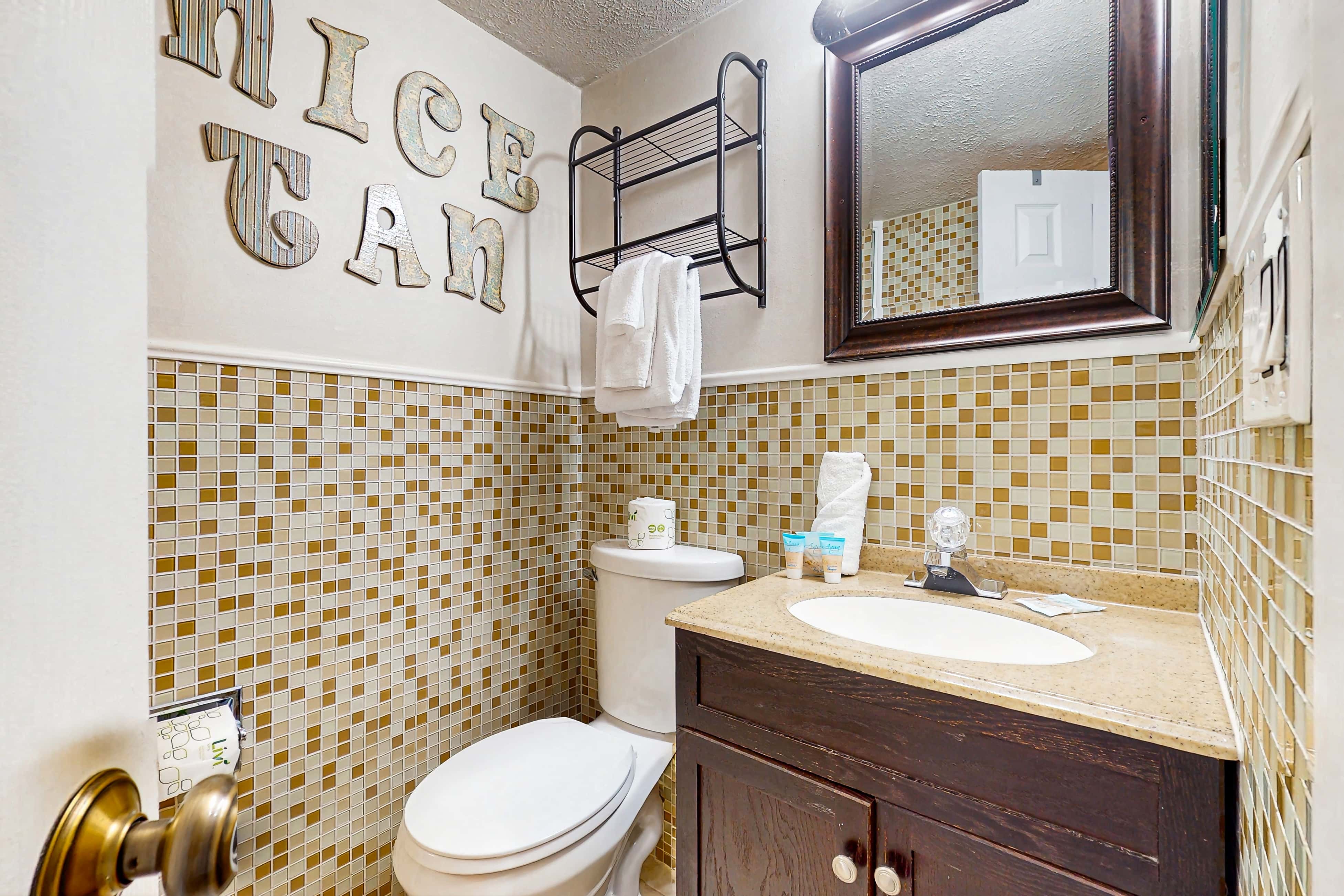 Gorgeous beachfront condo, shared pool and beach access