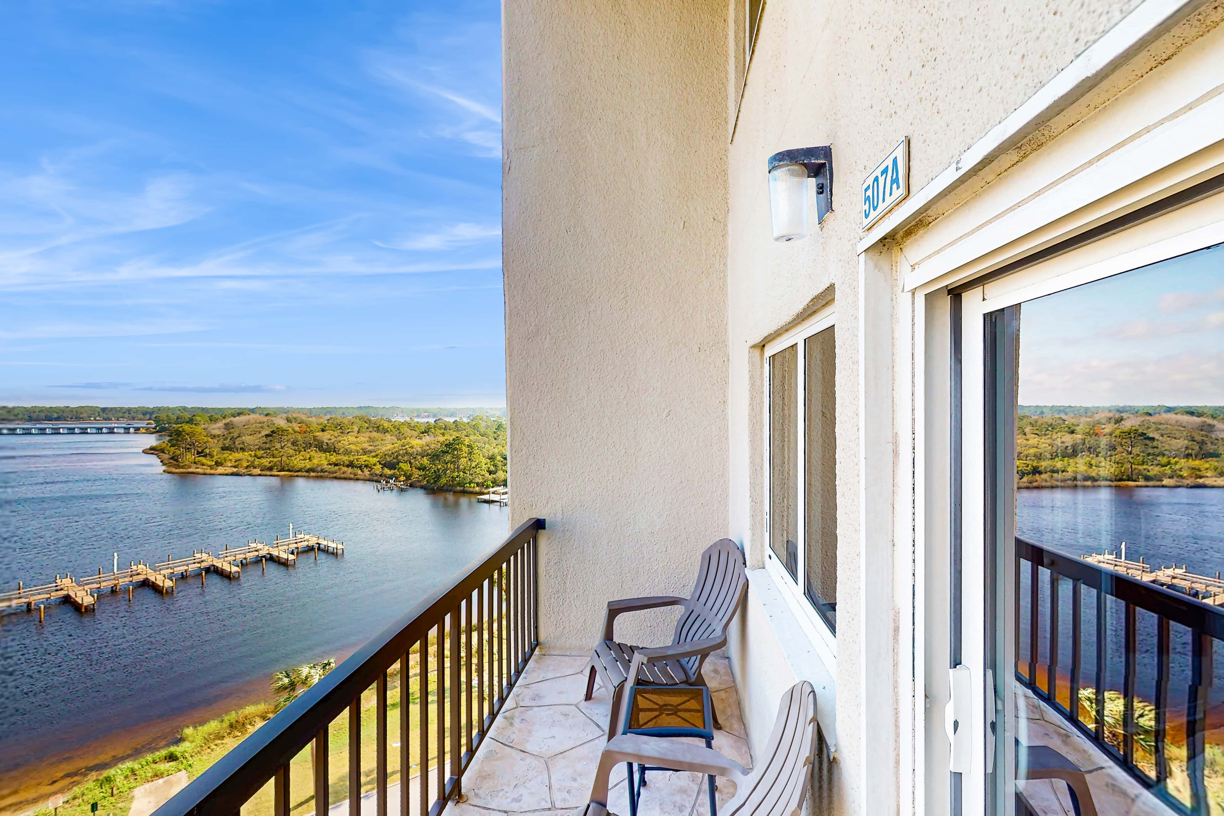 Gorgeous beachfront condo, shared pool and beach access
