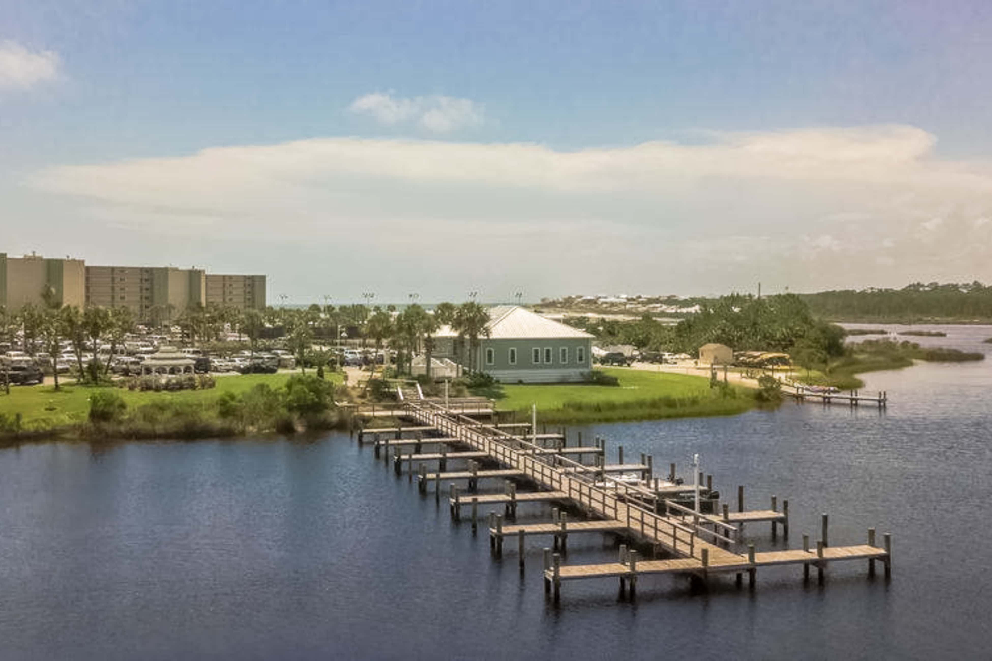 Gorgeous beachfront condo, shared pool and beach access