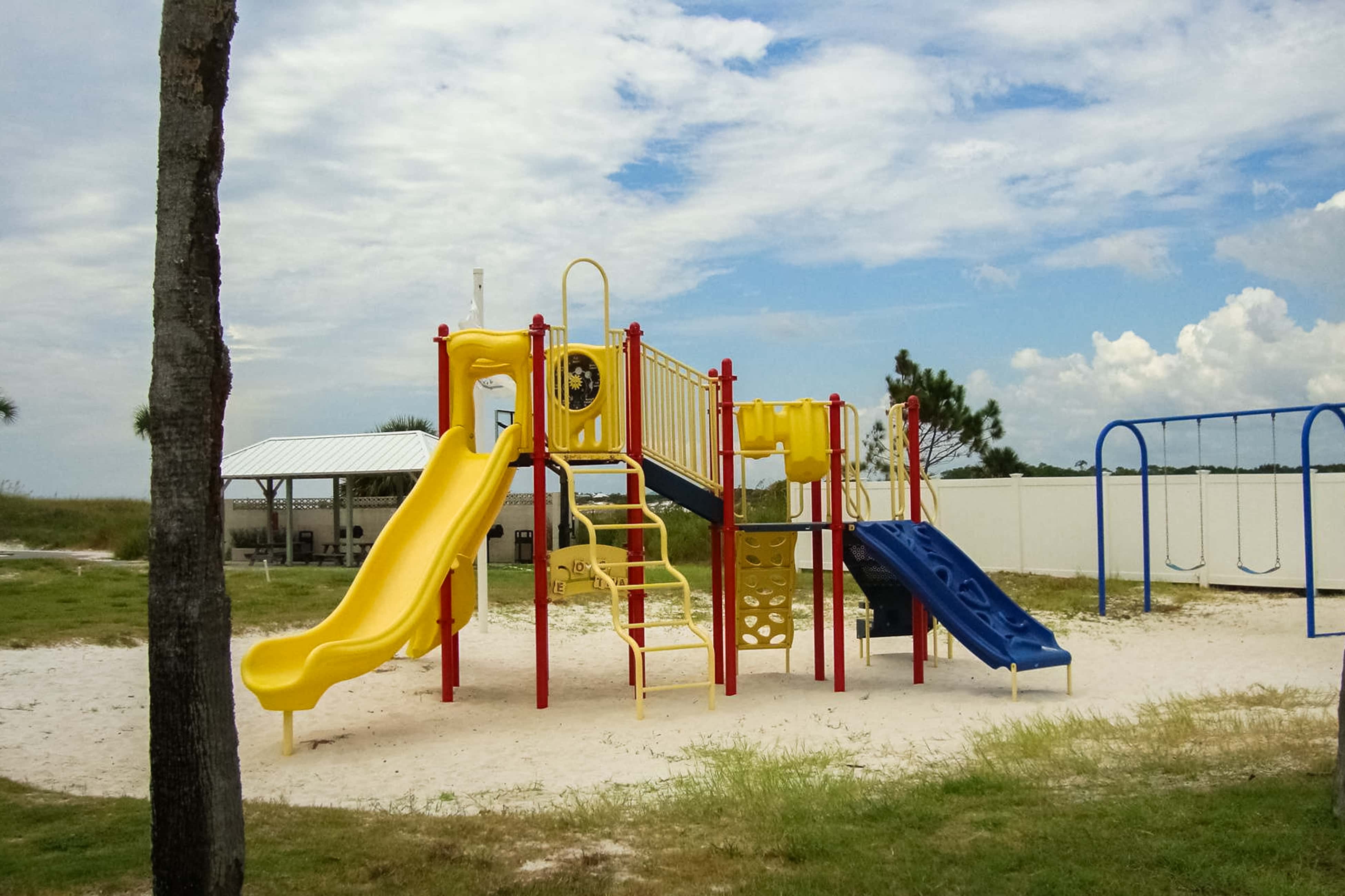 Gorgeous beachfront condo, shared pool and beach access