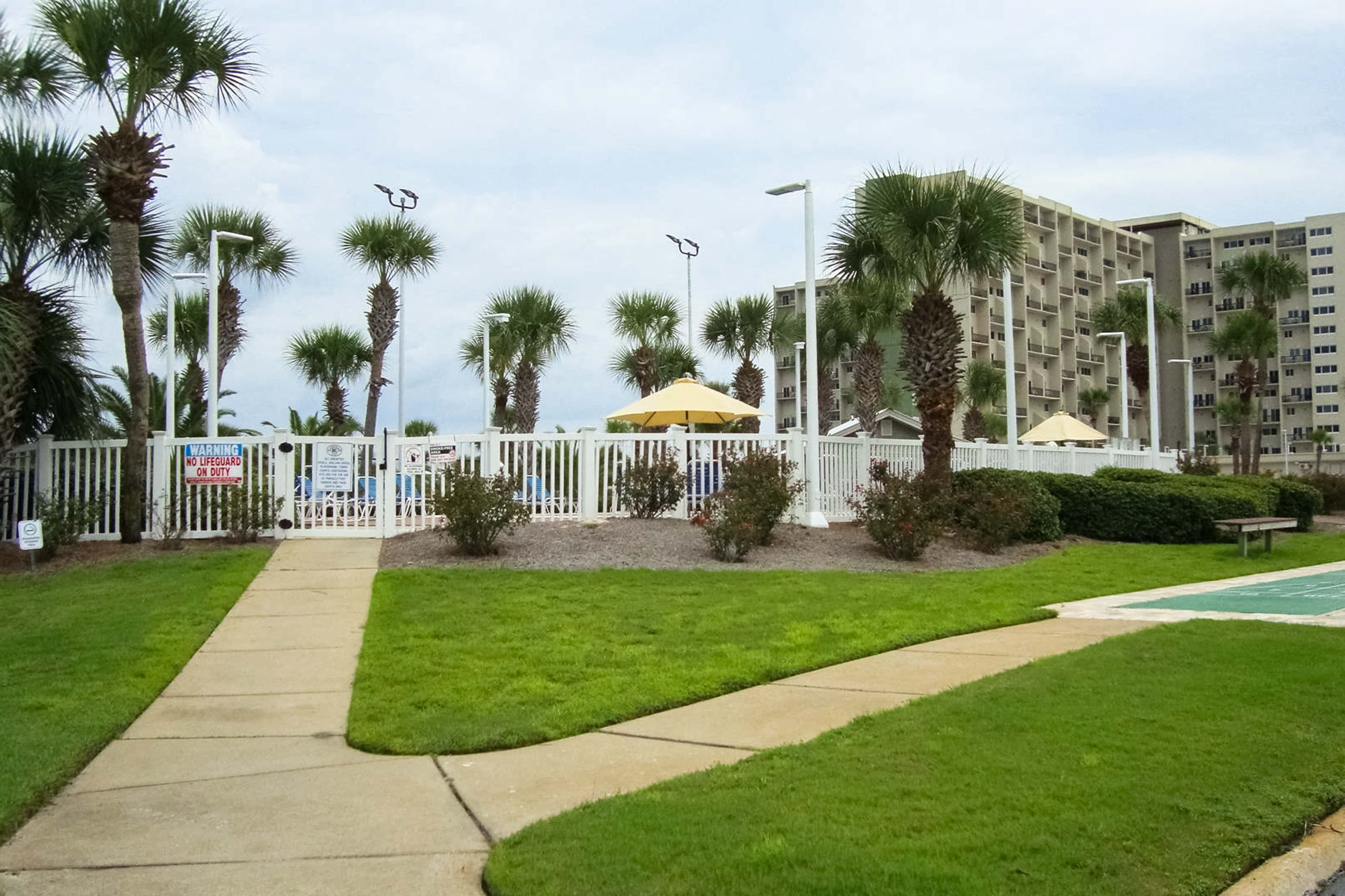 Gorgeous beachfront condo, shared pool and beach access