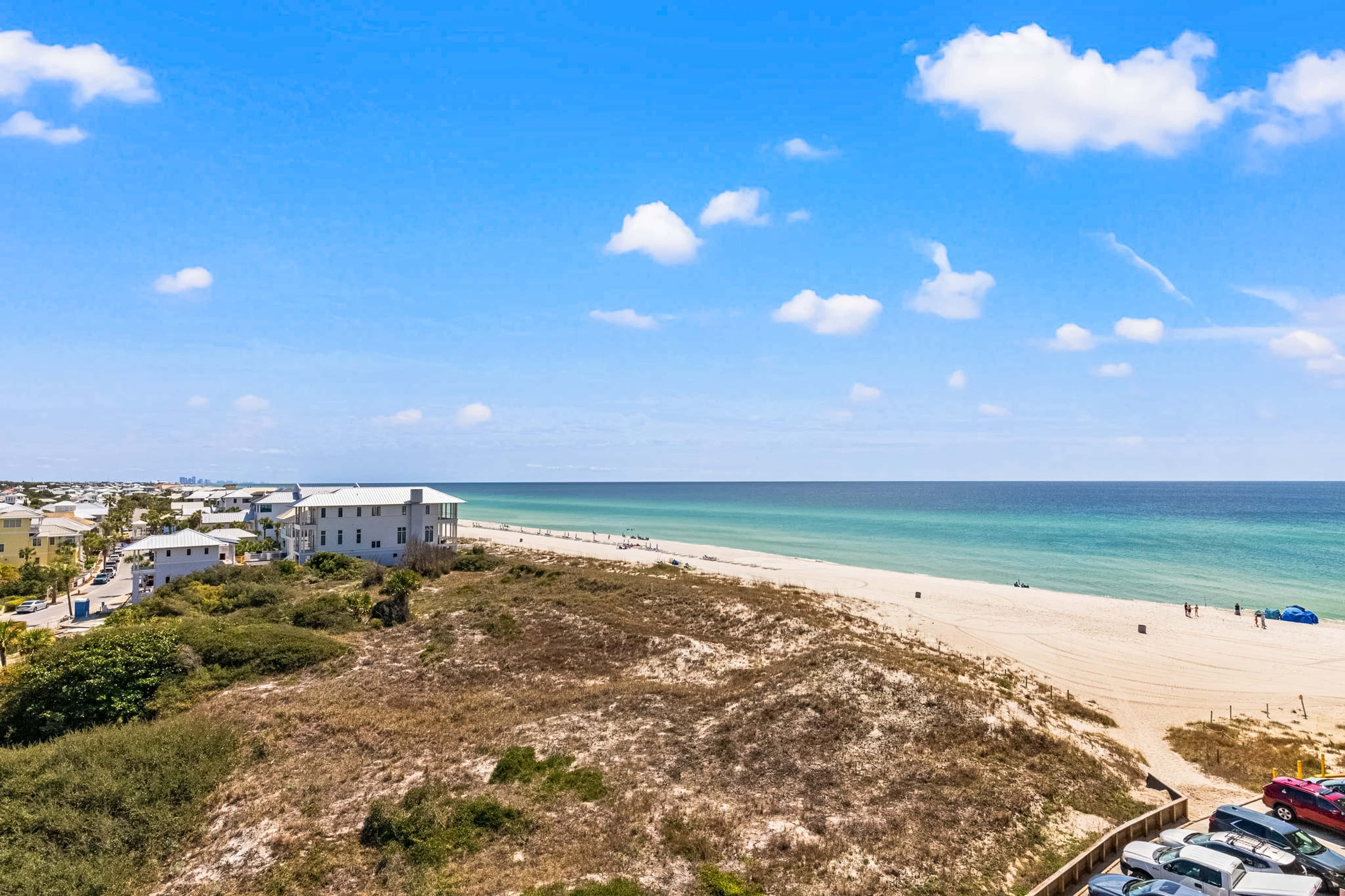 Gorgeous beachfront condo, shared pool and beach access