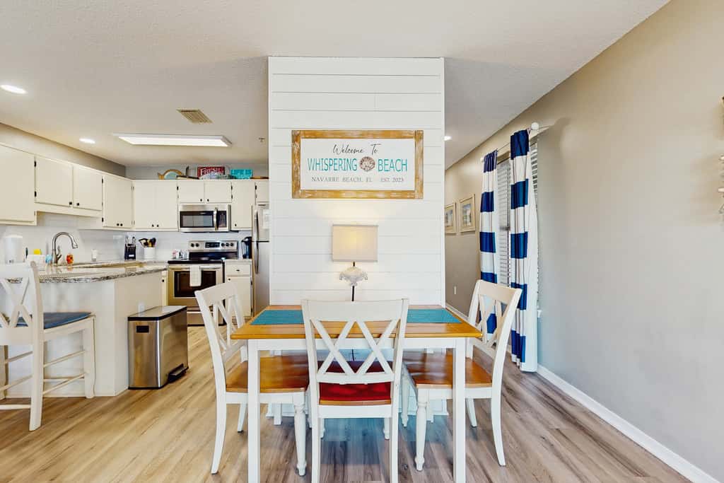 Cozy coastal condo with a shared pool and close to the beach
