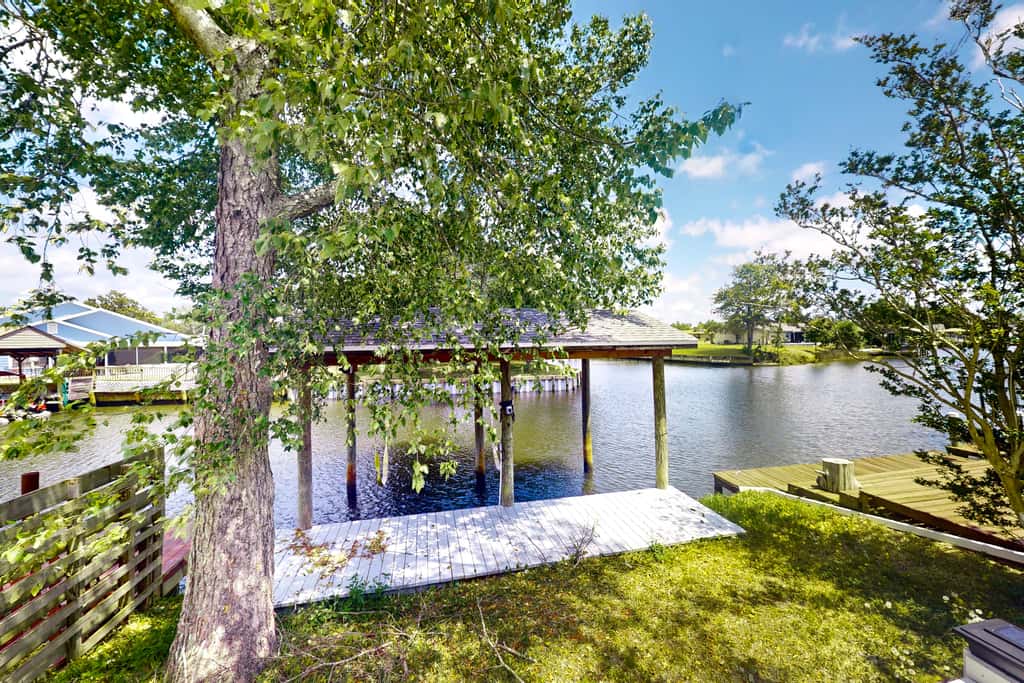 Two-story waterfront retreat with a furnished deck, washer&dryer, & AC