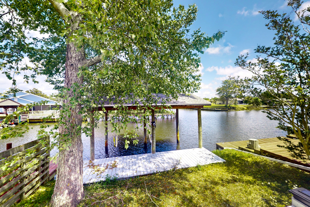 Two-story waterfront retreat with a furnished deck, washer&dryer, & AC
